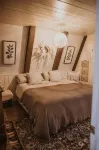 Charmed @CherryHideaway - 1970s Vintage Modern - Mountain A-Frame - Dog Friendly - Alphydda