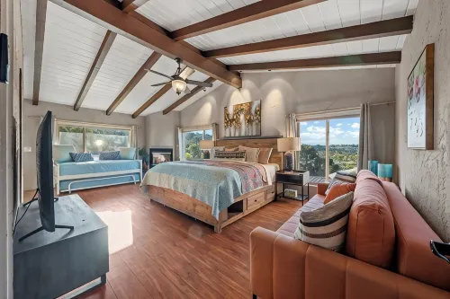 Zen Hilltop Estate : Heated Infinity Pool, Spa, 360° SoCal Views, Pvt Deck - 3 ดาว