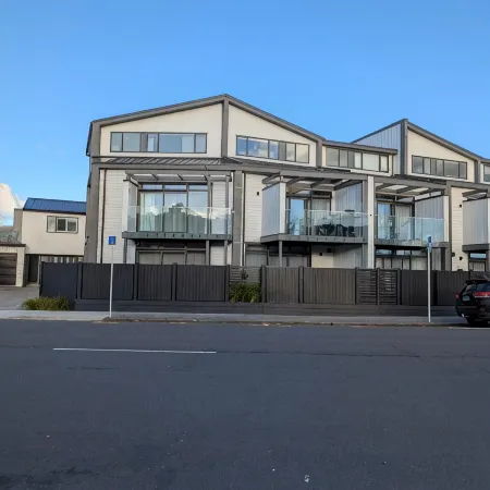 Hutt Central Brand new 3BR | 2Bath+ Balcony+Garage+ 15 minutes to Wellington CBD