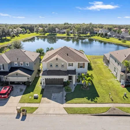 6 Bedrooms. Private South Facing Swimming Pool. BBQ