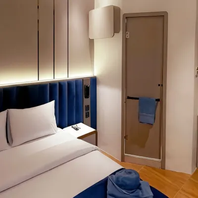 QUBE HOTEL by 98hospitality Отели рядом с достопримечательностью «Мал-Келапа-Гадинг»