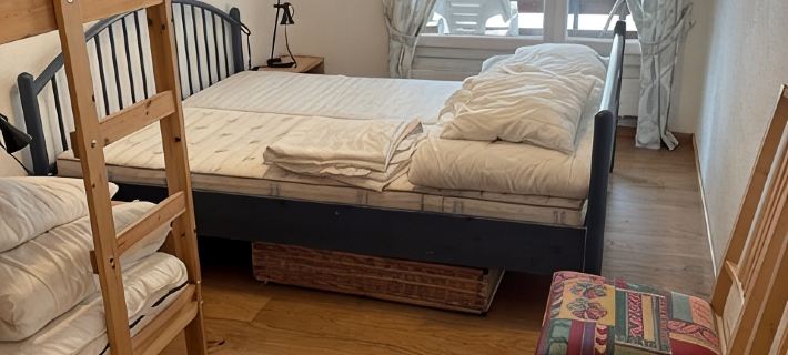 50 metres from the cable car, apartment with balcony, private collective parking, WIFI Hotels in Herens
