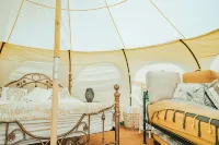 Luxury Tent-Peaceful Meadow-Firepit-Superb Views.Dogs WiFi-Beaches 10 Mins Sauna