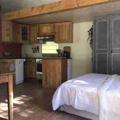 Provençal stone house LA BAUMO 1 for 2 guests Rooms