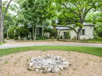Historic House on San Antonio River and Mission Trail next to Mission San Juan Hotels near Mission Espada