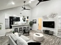 4 Bedroom Retreat — Close to Ft Benning: Modern, Cozy, and Mins to Everything! - 4-نجوم
