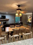 Cozy 2-bedroom cabin steps away from starved rock state park - Alppimaja