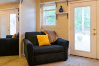 Charming 2 bedroom 2 bathroom home with jetted tub! - 3-Star