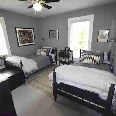 3BR Newly Renovated House in the heart of Sturgeon Bay Rooms