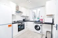 CITY CENTRE ★ FREE PARKING ★ 2 BED HOUSE ★ MODERN - 2 ดาว