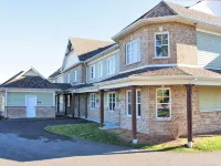 Luxurious 3 bedroom condo. 2 minutes from beautiful Mont Bromont. CITQ#248275 Hotels in Bromont