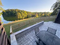 A Quiet Retreat on the Shore of Watts Bar Lake - Dog Friendly with Lake Access! - Boutique