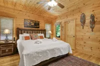 Spacious cabin with breathtaking mountain view! Pet Friendly!
