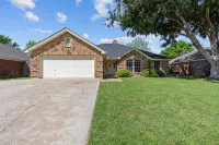 Keller Charm-Near Bear Creek Park & Stadiums,Pool - Boutique