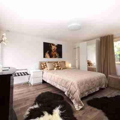 Comfortable apartment, close to downtown and train station Rooms