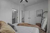 Modern 3Br Townhome with Bikes Sups & Trails - 4 ดาว