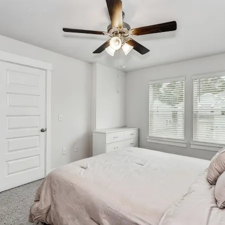 LUXURY TOWNHOME NEAR DOWNTOWN AND PENSACOLA BEACH