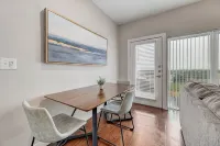 Plush 2Br Cal King Suite Close to Everything