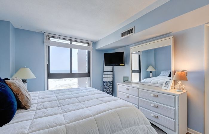 Breathtaking Ocean View, Beachfront Condo-Steps to Beach/Pools, Sea Colony East