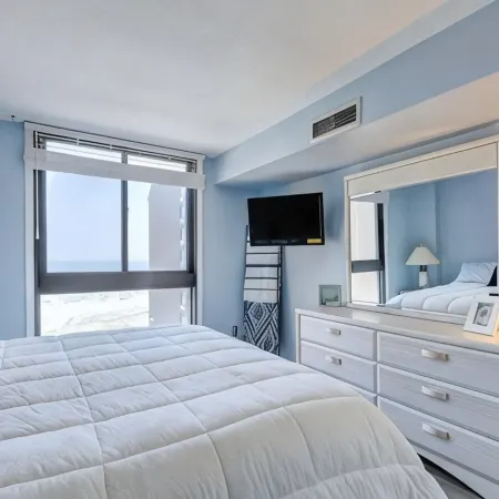 Breathtaking Ocean View, Beachfront Condo-Steps to Beach/Pools, Sea Colony East
