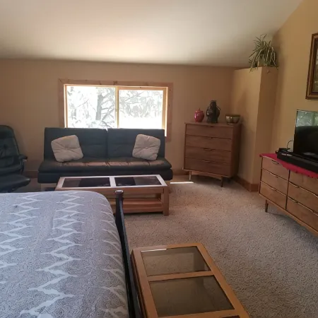 Sunset Chalet - 2200 sq.ft. Multi-Seasonal Retreat Only15 Minutes from Ashland !