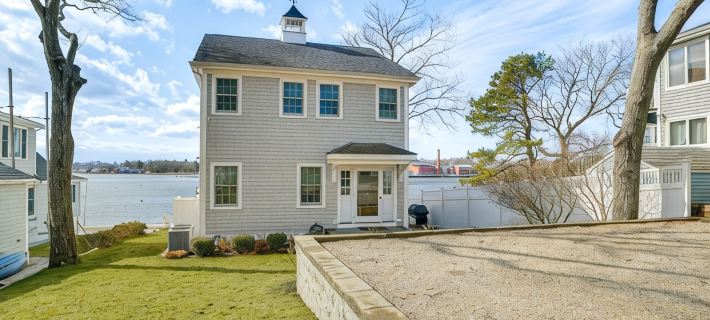 Luxury Ocean Front Home w/ its own Private Beach. New, Clean+ High end finishes. Hotels in Wareham