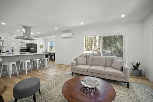 Spacious Apt w/ 2BR - City Center - Homestays