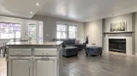 Hot tub + Bright and spacious home + 20 min to Ski —> Sleeps 13! - Wifi
