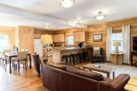 Cabin 82 - The Marshall - 6 bedrooms, sleeps 12, minutes from downtown Lexington - 4つ星