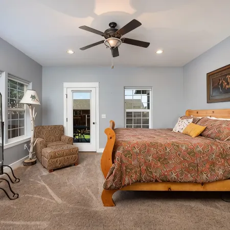 Three Suites Lodge, Full Private Bathrooms!