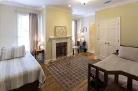 Fabulous Victorian/Walk 2 Forsyth/Offstreet Parking /Relaxed Cancellation Policy - Bungalows