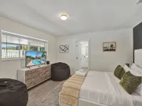 Beachside Haven with Pool & BBQ. 6 min to Beach - Gym