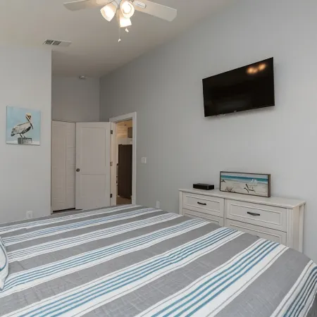 NEWLY RENOVATED DOG FRIENDLY BEACH HOUSE WITH FENCED IN YARD 1 BLOCK TO BEACH