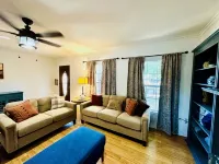 Spacious 2 Master Suites On Live Oak Street - 4-Star