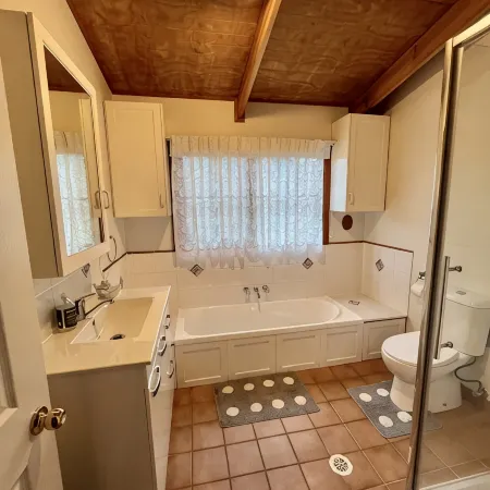 Loft Haven at Girraween Full house 1 bedroom with queen bed near National Parks