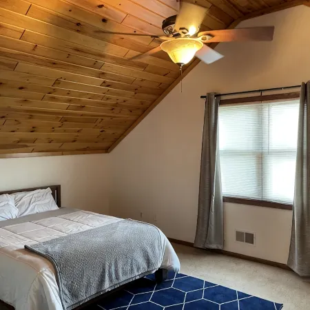 East River Retreat, WATERFRONT🛶+ Fire Pit🔥Pet friendly 🐾