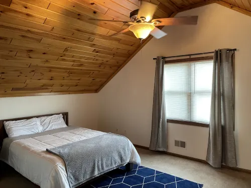 East River Retreat, WATERFRONT🛶+ Fire Pit🔥Pet friendly 🐾 - Homestays