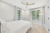 4 bedroom home downtown Nashville. Hot tub, large patio, fire pit, and game room - 4-stjärniga