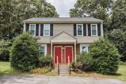 The Orange House - Only 4 Minutes from LU - 4-Star