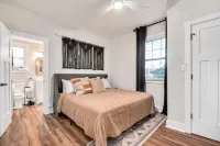 New Guntersville lake cottage - walking distance to lake and minutes to downtown - 3성급