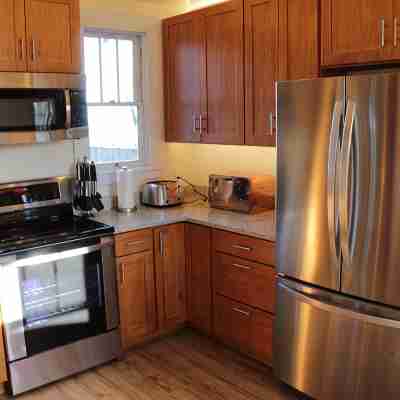Great Harbor Views, Walk to Victoria Ferry and downtown, Two Bedroom Apartment! Others