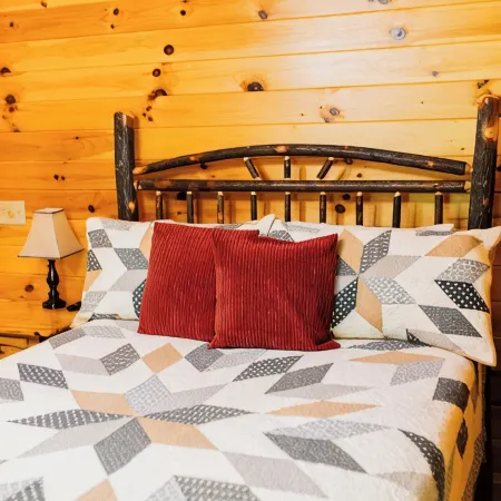 Lazy Days by Rocky Hill Cabins