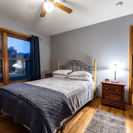 Driftless Area Country House: large deck, spring fed creek, Amish area