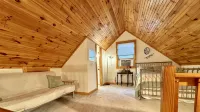 Large Family Cabin Escape in North GA Mountains on Private Pond - シャレー