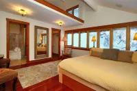 Luxury Mountain Home Less Than A Half Mile Walk To Sundance Resort - バルコニー