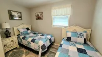 Moo Manor, 10 Mins from downtown Mayberry - 부티크
