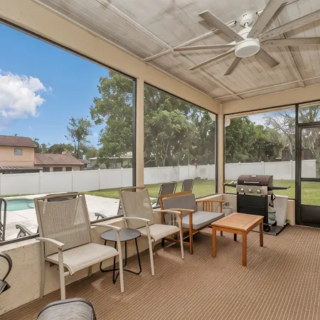 4 Br/2 BA, Private Heated Pool, Split Floor Plan, 2 King Beds, Yard, 2218 SQ FT!