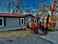 Lake View cottage, secluded, quiet, total remodel, 3 king beds - 3-Star