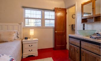 Charming Cody Home - sleeps 5, walking distance to downtown!