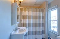 Candy Bar, Apt #8One Bedroom with Pull Out - 2-Star